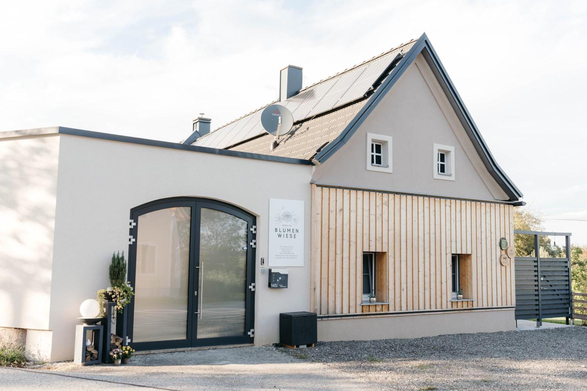 Pension Blumenwiese - Mitten Im Thermenland Burgau Exterior photo
